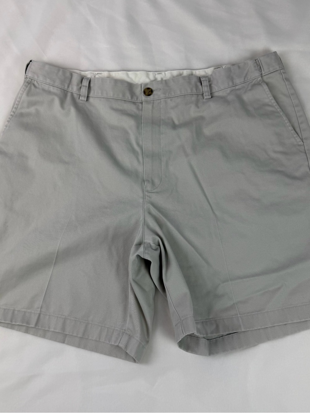 L.L. Bean Light Gray Flat Front Men's Shorts 100% Cotton